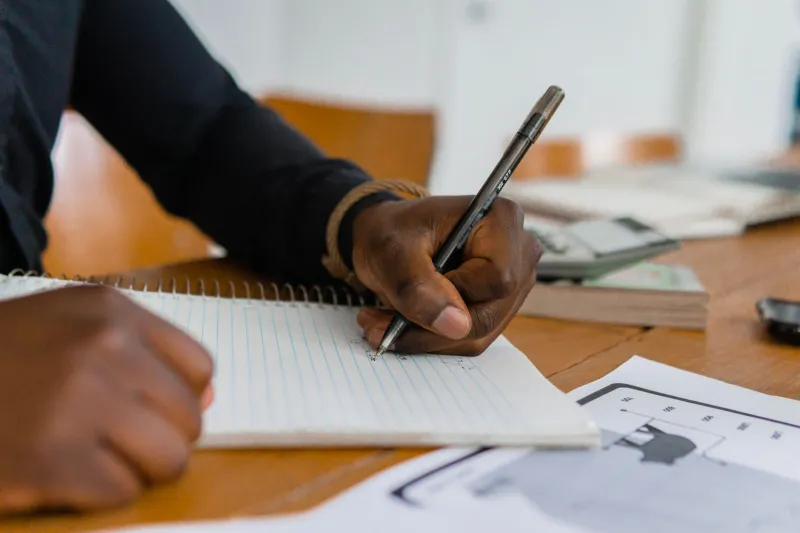About One in Ten People Is Left-Handed — Schools Just Spent Centuries Making That Feel Like a Problem